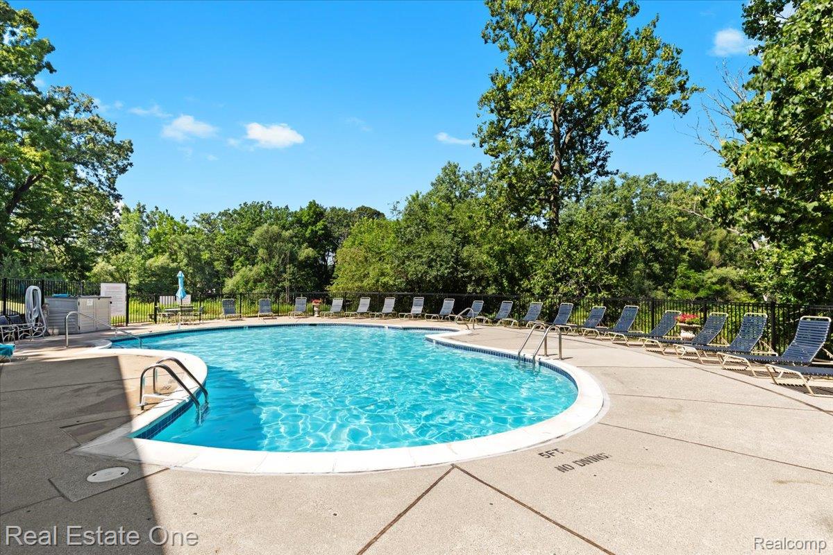 1527 Charter Oak Drive