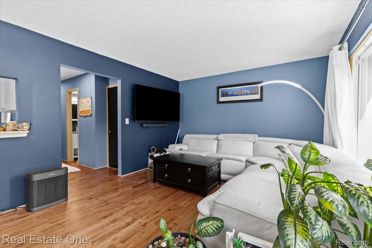 1527 Charter Oak Drive