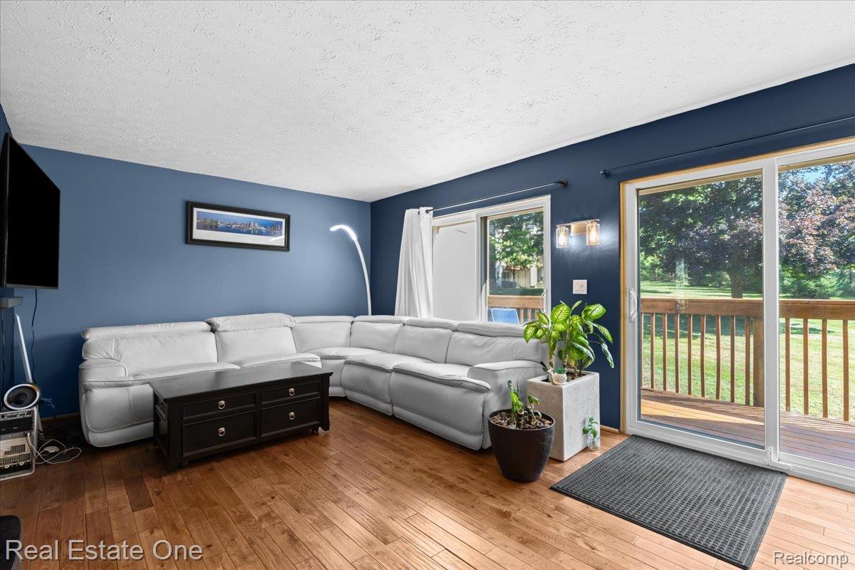 1527 Charter Oak Drive