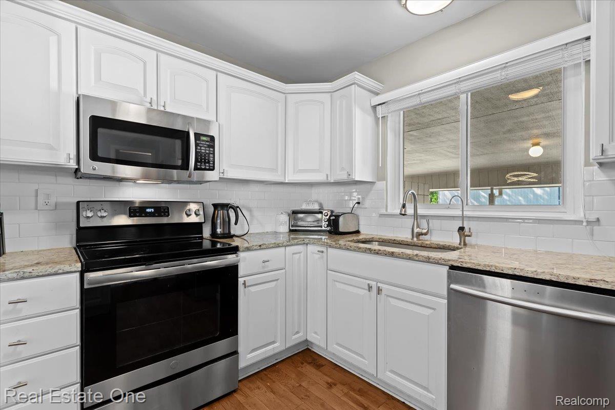 1527 Charter Oak Drive