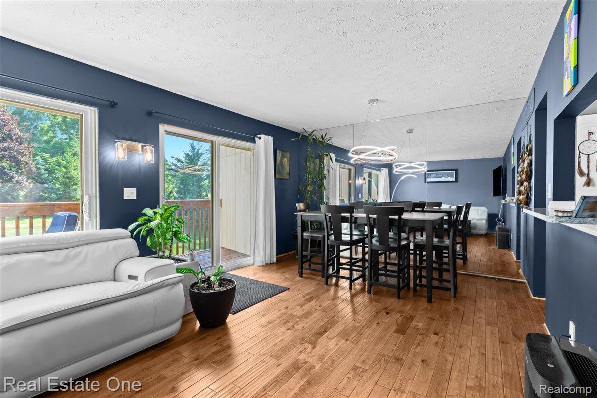 1527 Charter Oak Drive