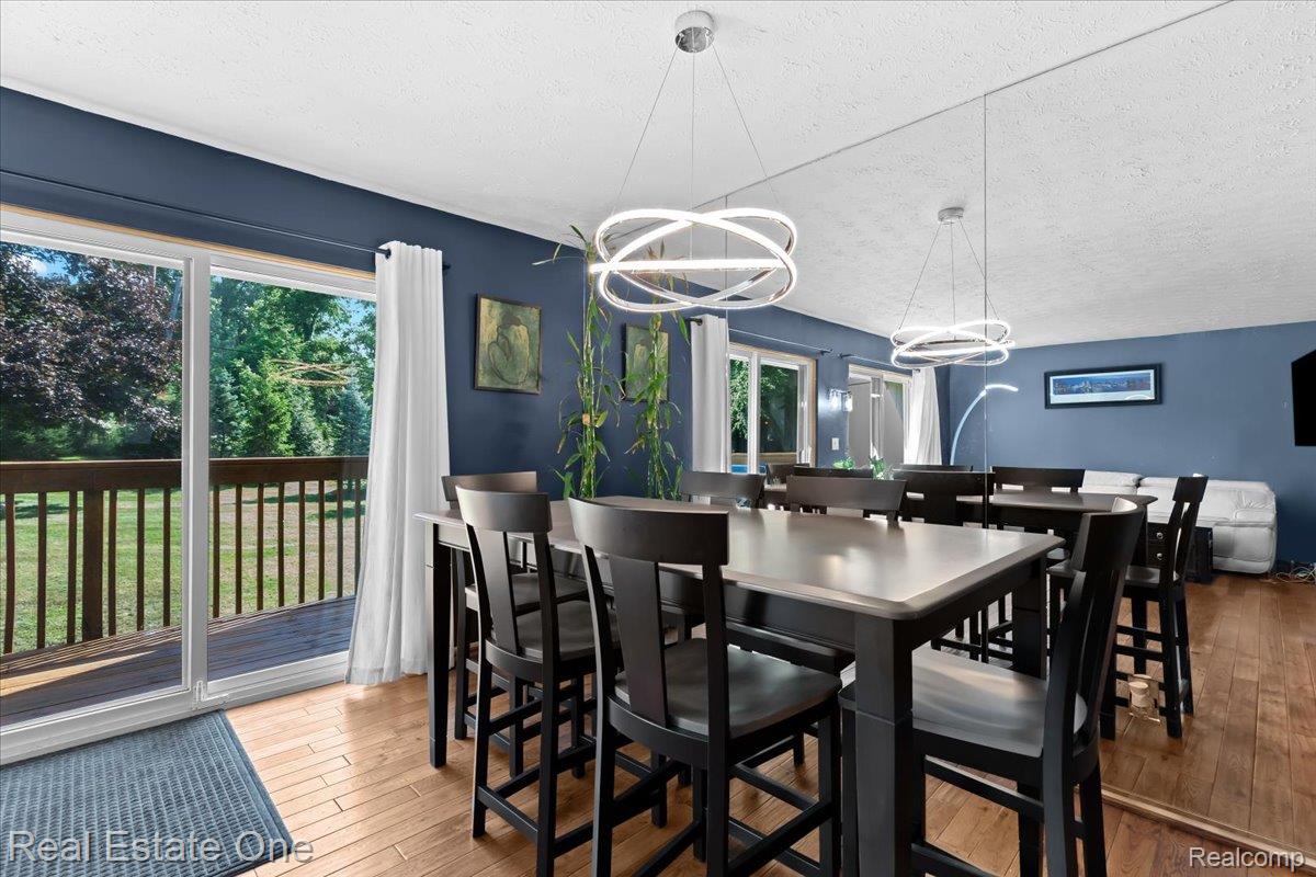 1527 Charter Oak Drive