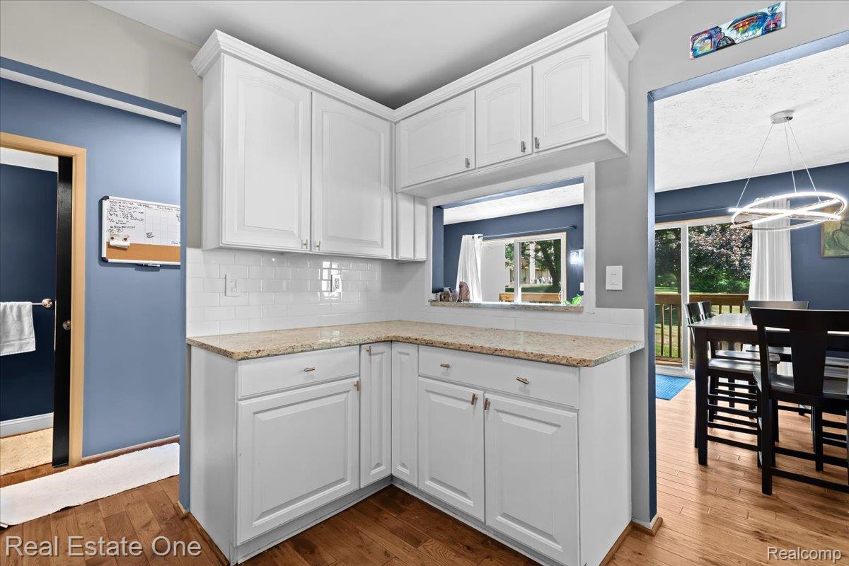1527 Charter Oak Drive