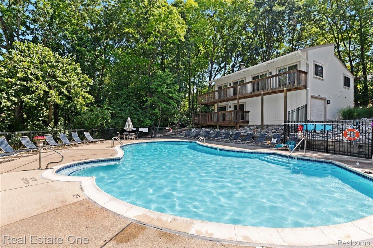 1527 Charter Oak Drive