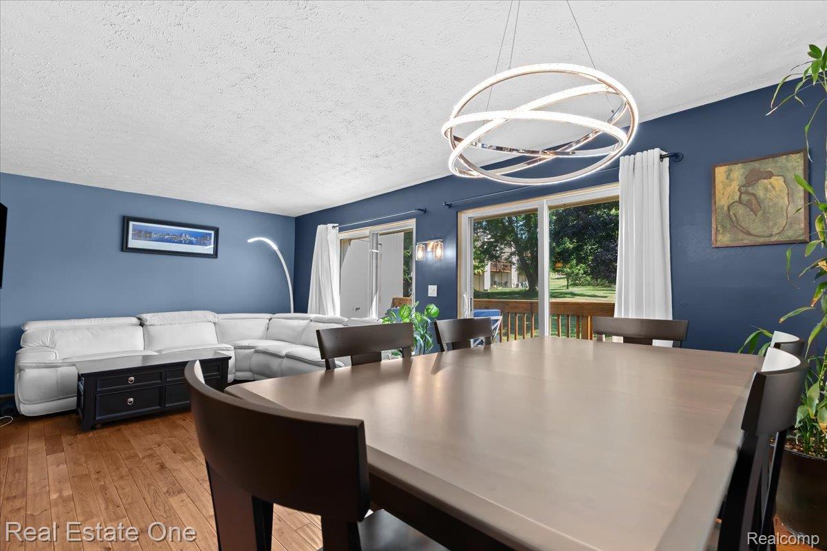 1527 Charter Oak Drive