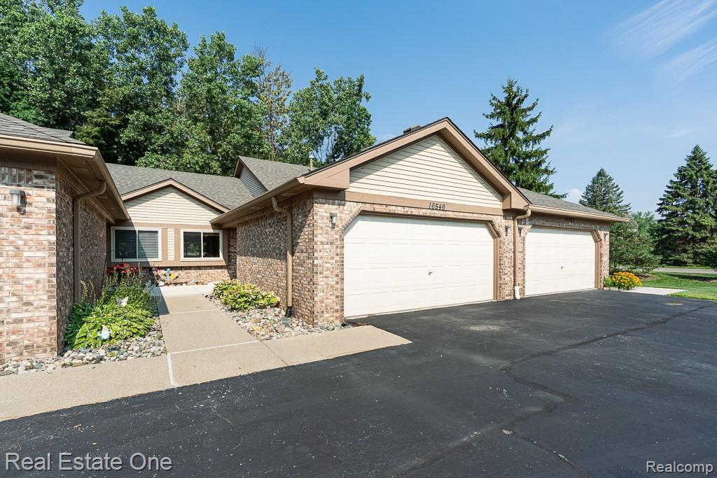 16546 Woodlane