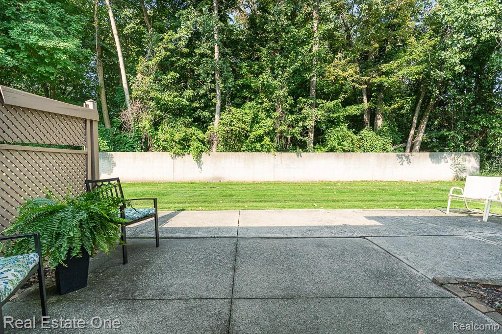 16546 Woodlane