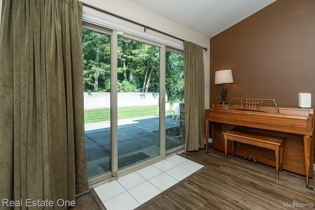 16546 Woodlane