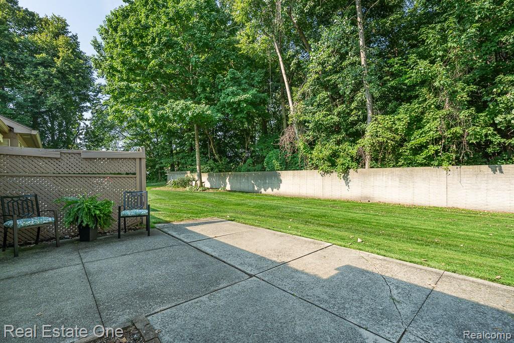 16546 Woodlane