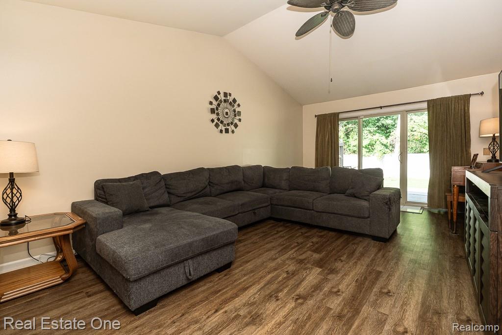 16546 Woodlane