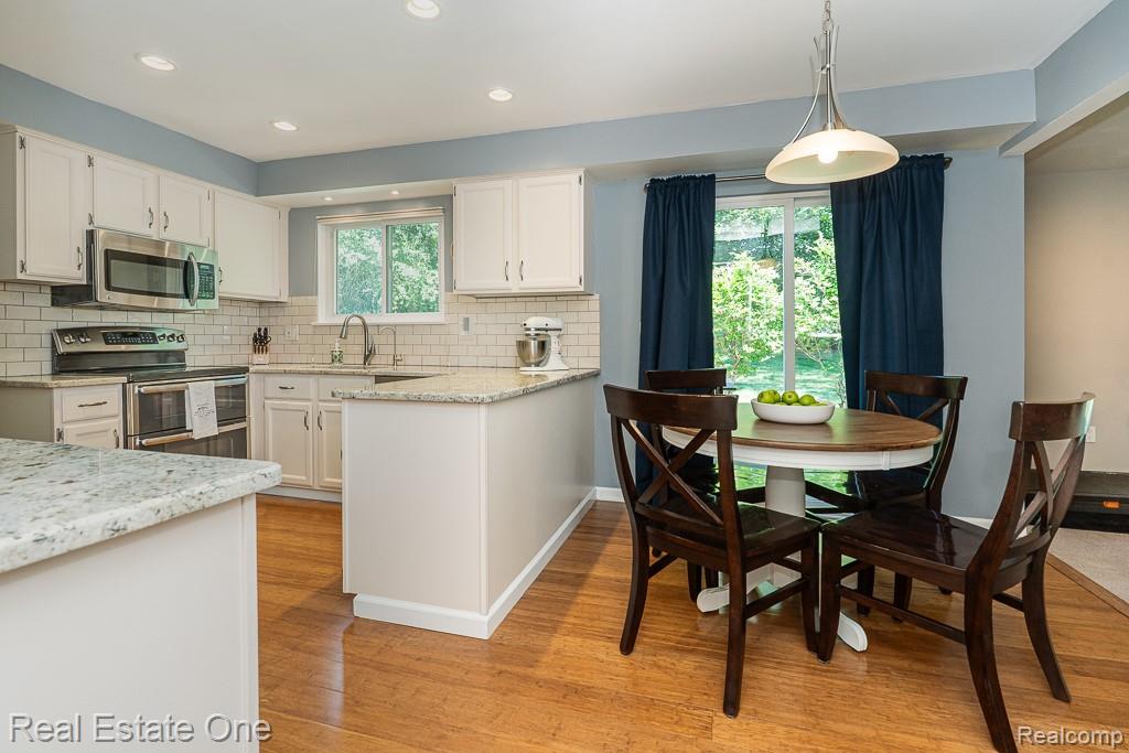2200 N Fairview Lane