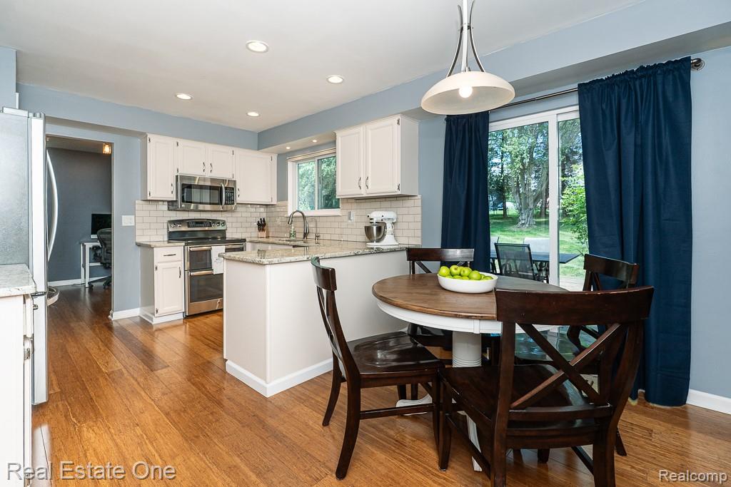 2200 N Fairview Lane