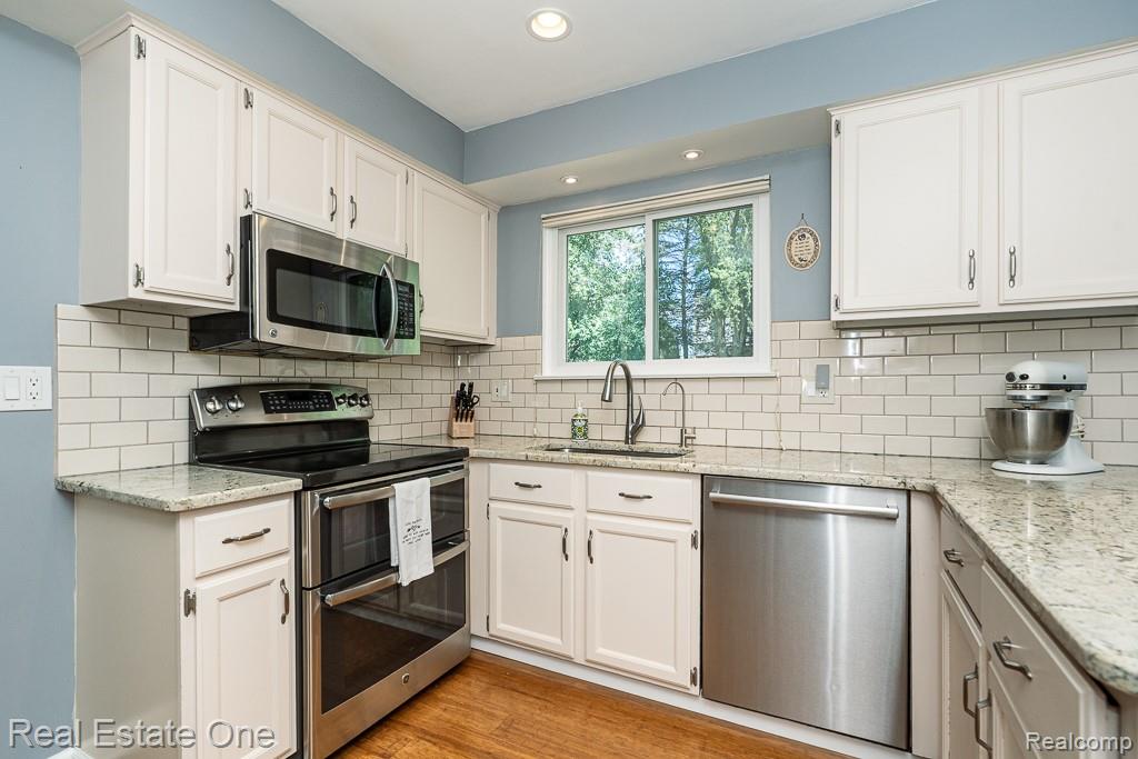 2200 N Fairview Lane
