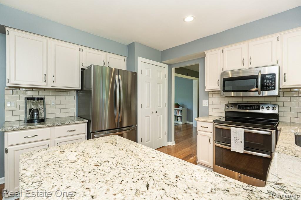2200 N Fairview Lane