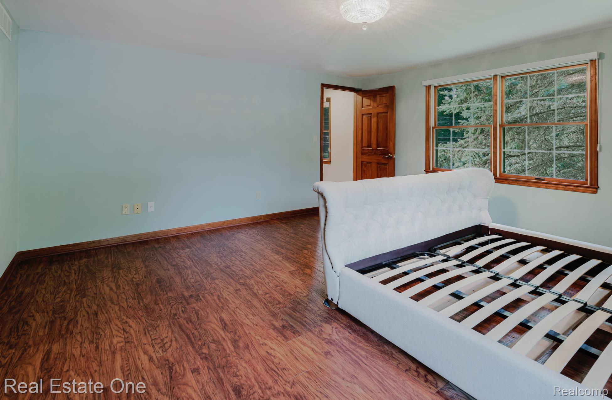 454 Lesdale Drive