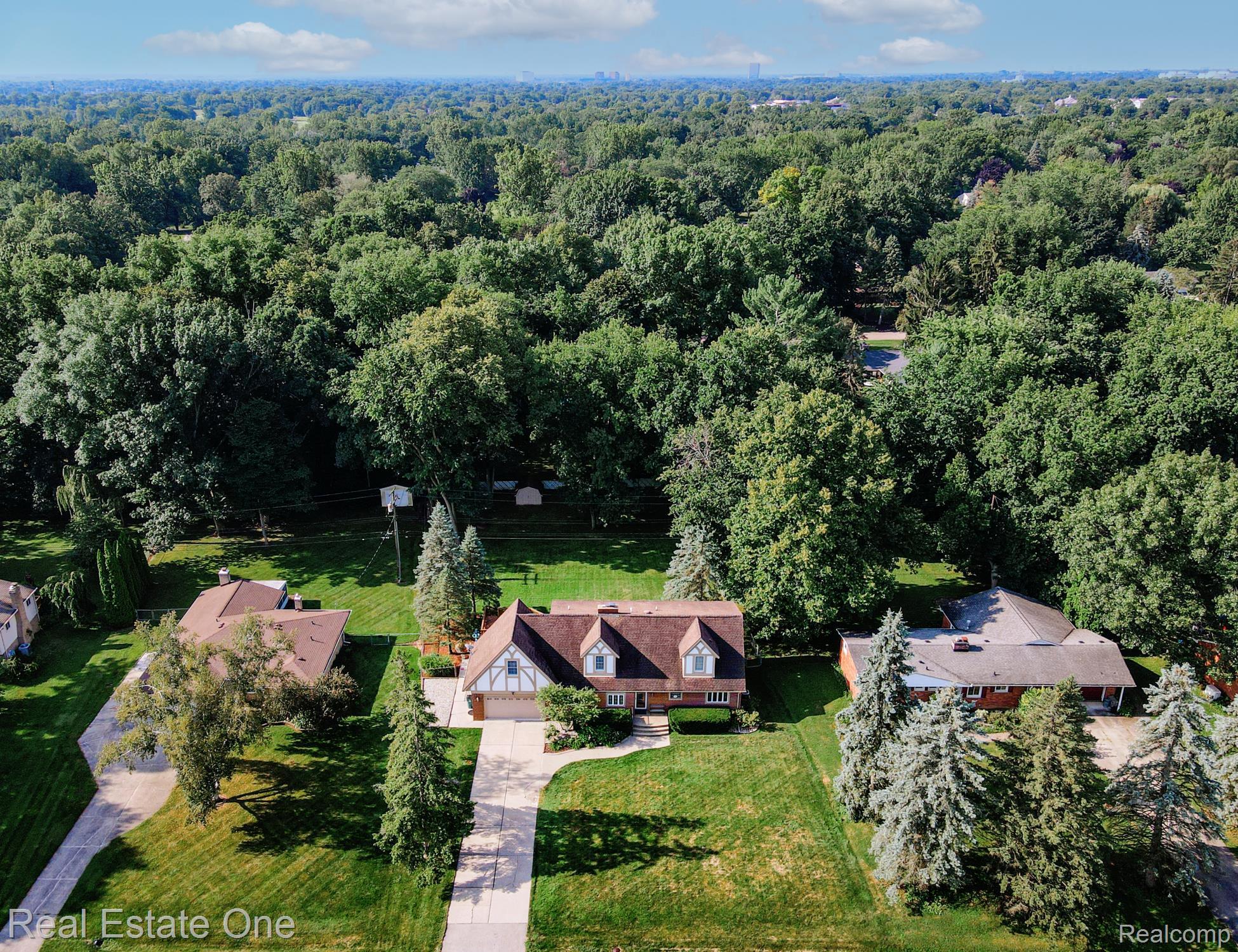 454 Lesdale Drive