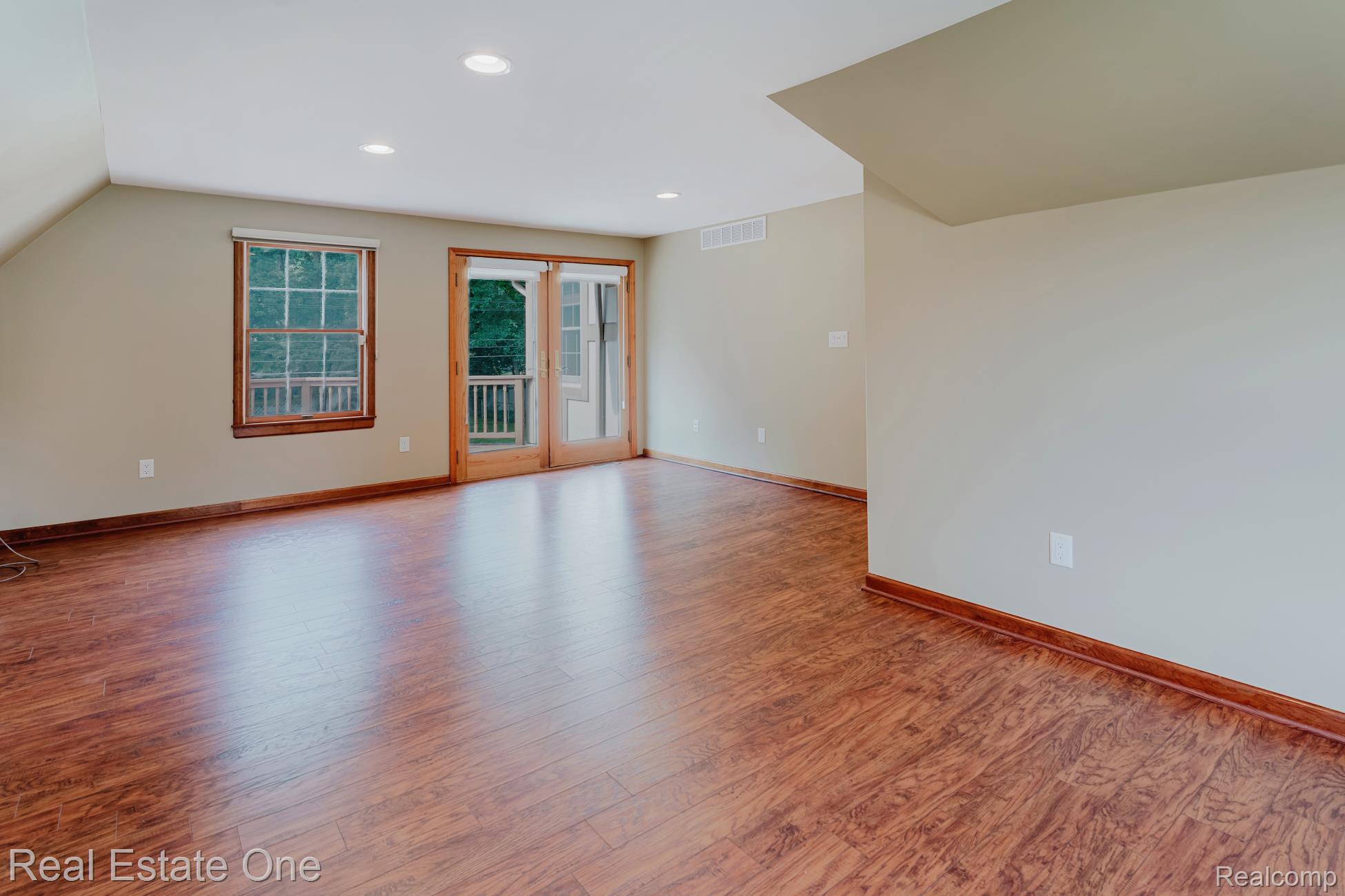 454 Lesdale Drive