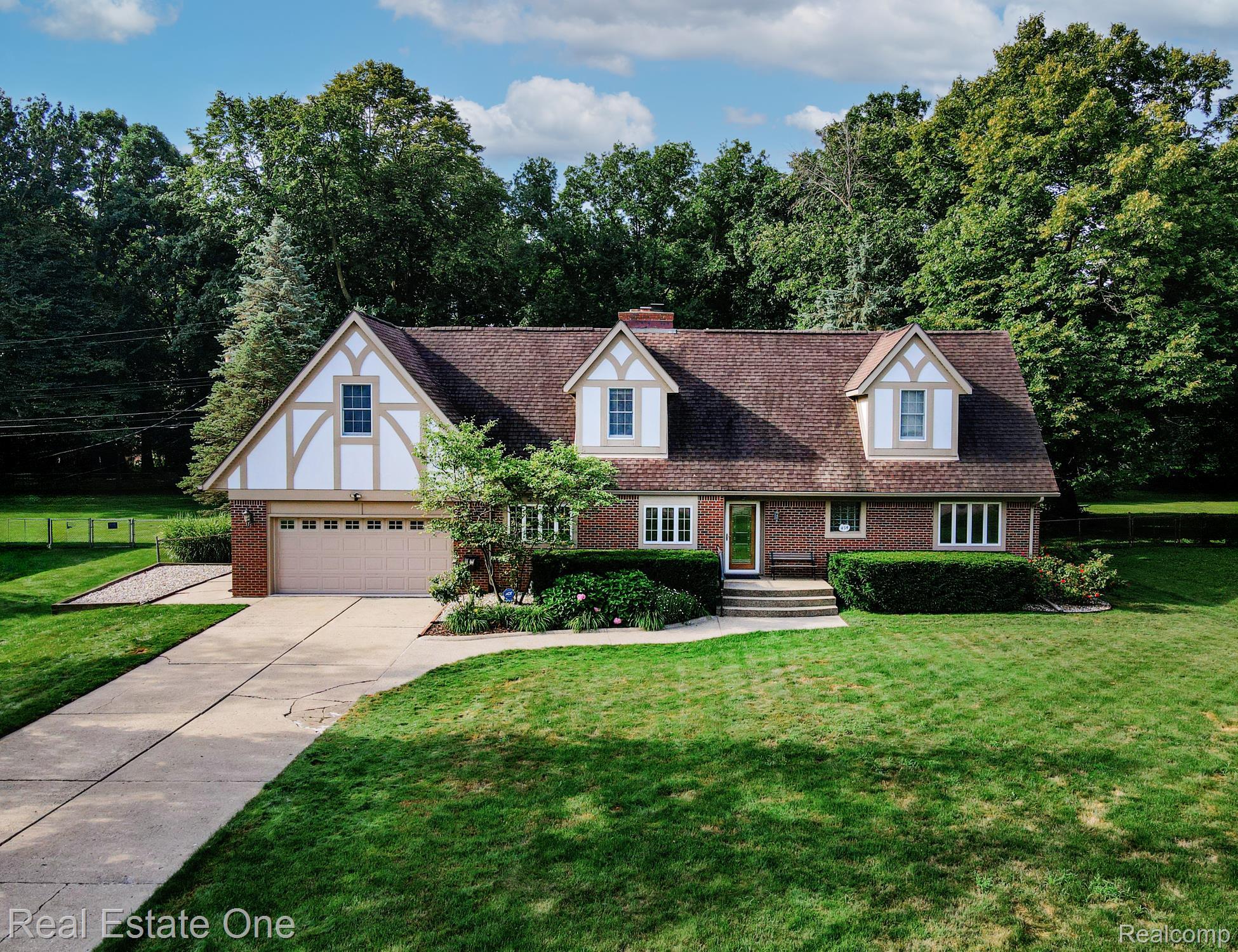 454 Lesdale Drive