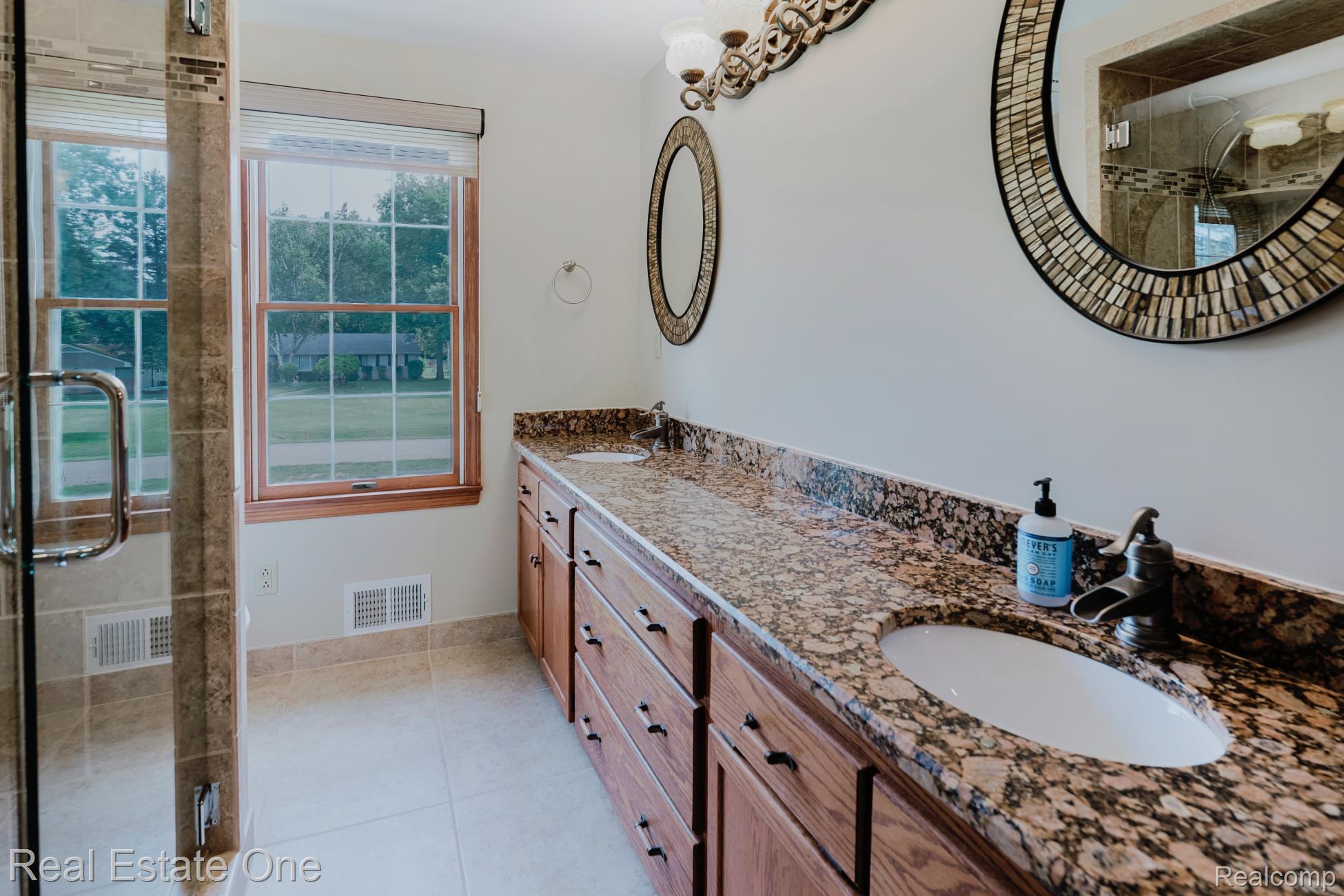 454 Lesdale Drive