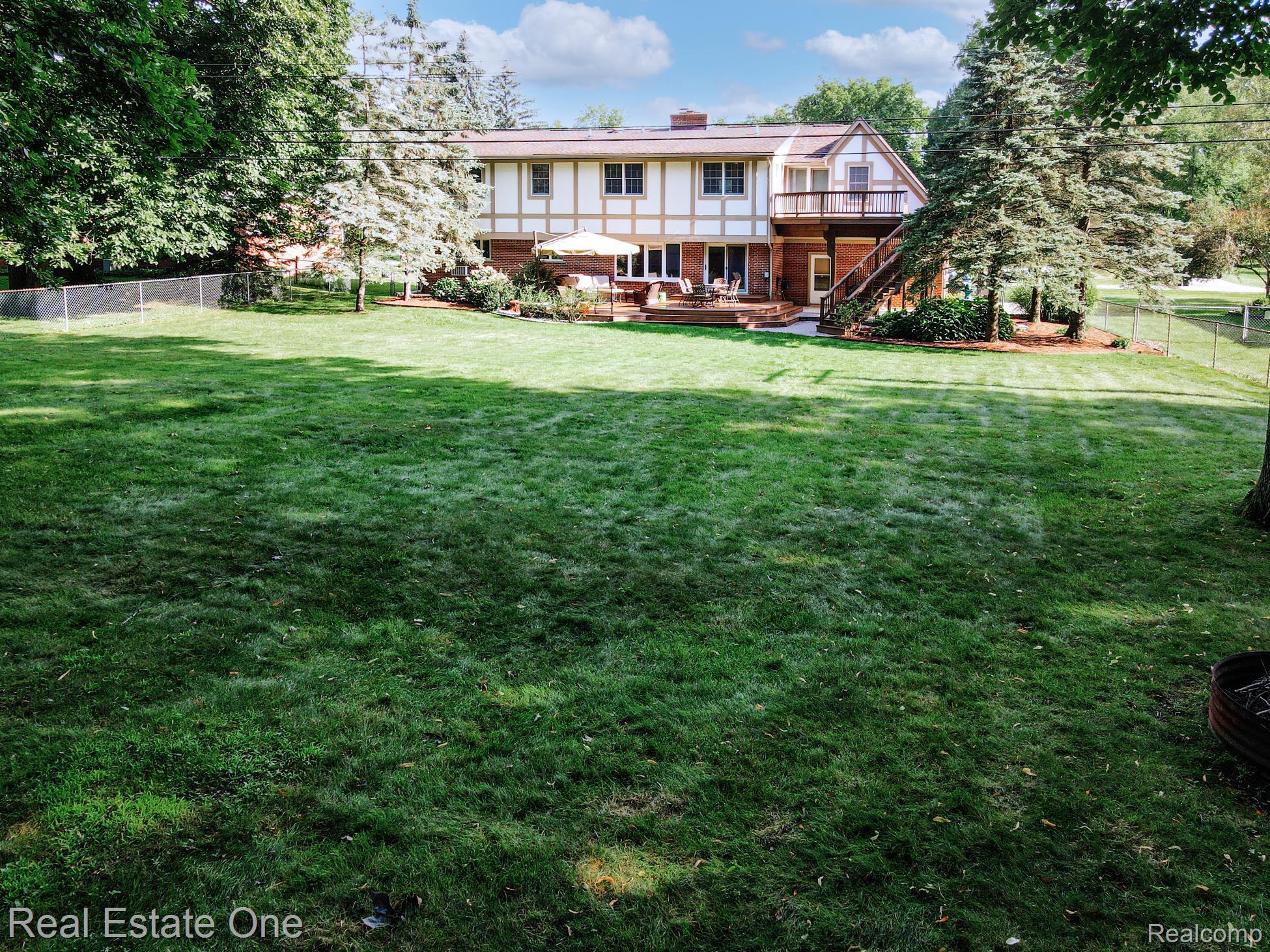 454 Lesdale Drive