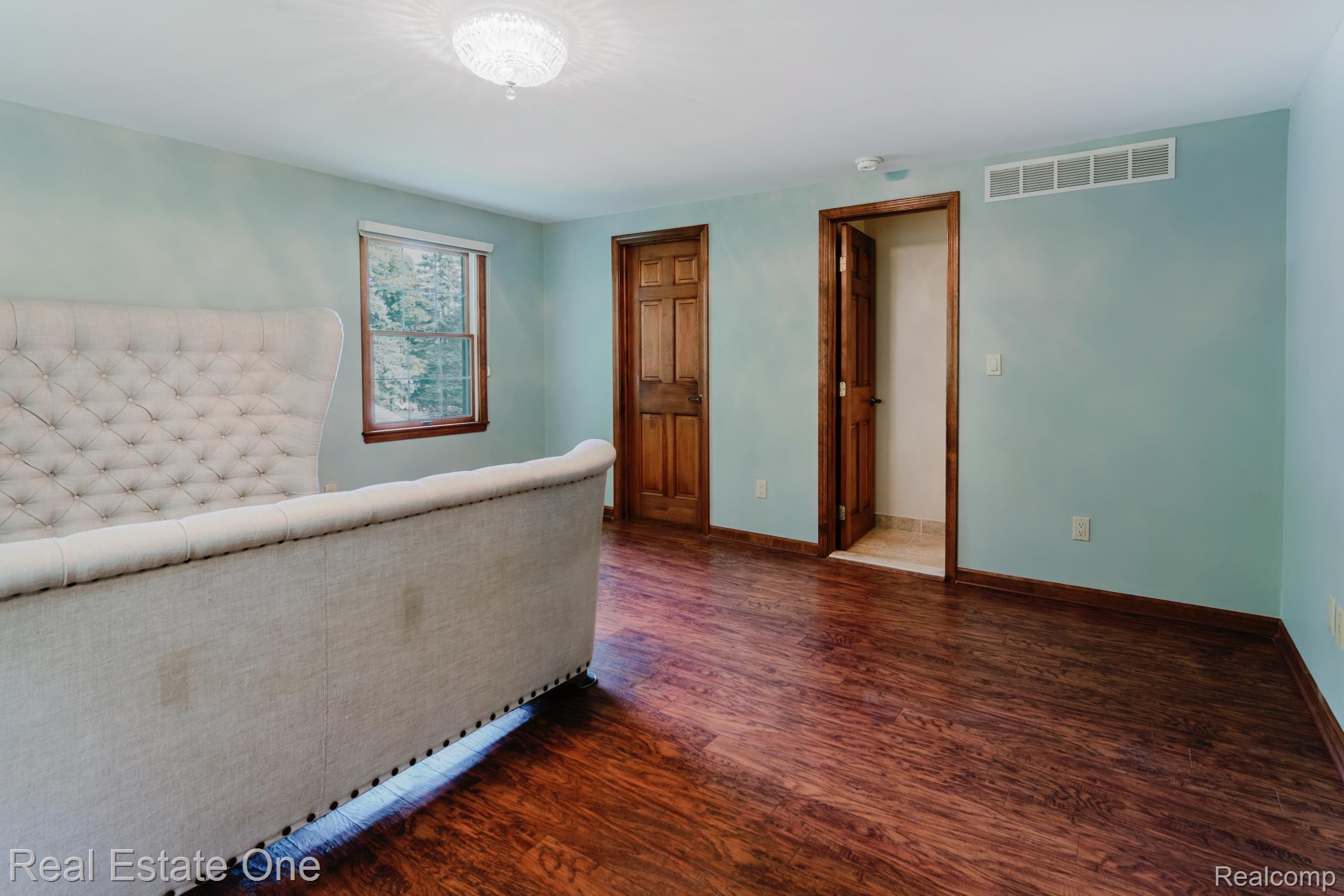 454 Lesdale Drive