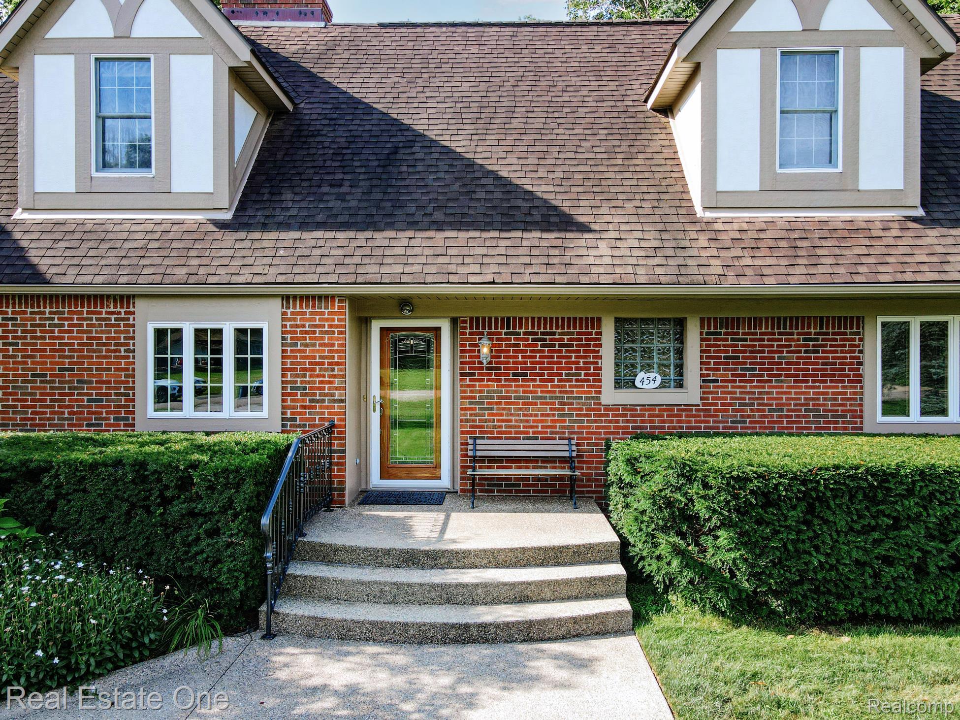 454 Lesdale Drive