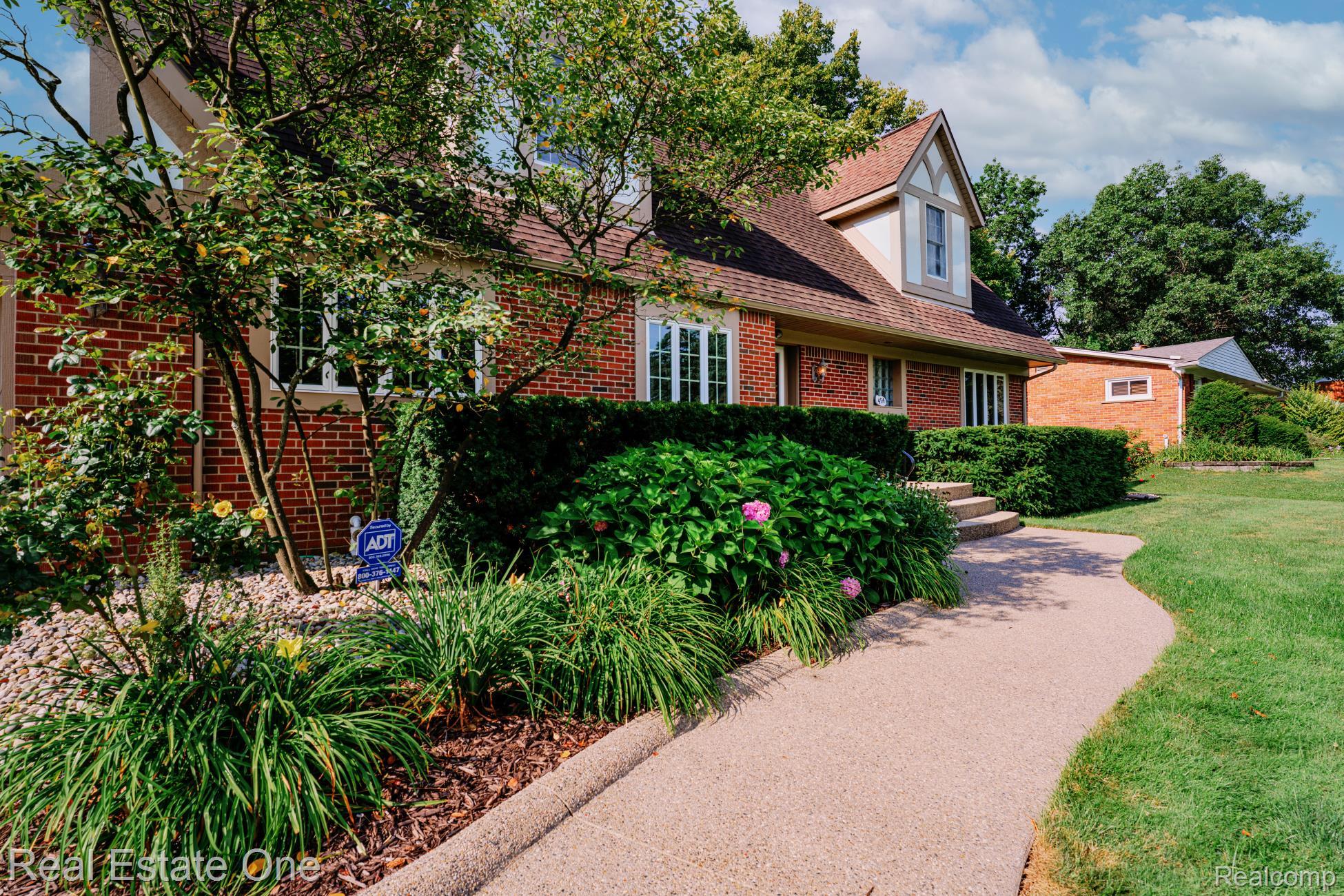 454 Lesdale Drive