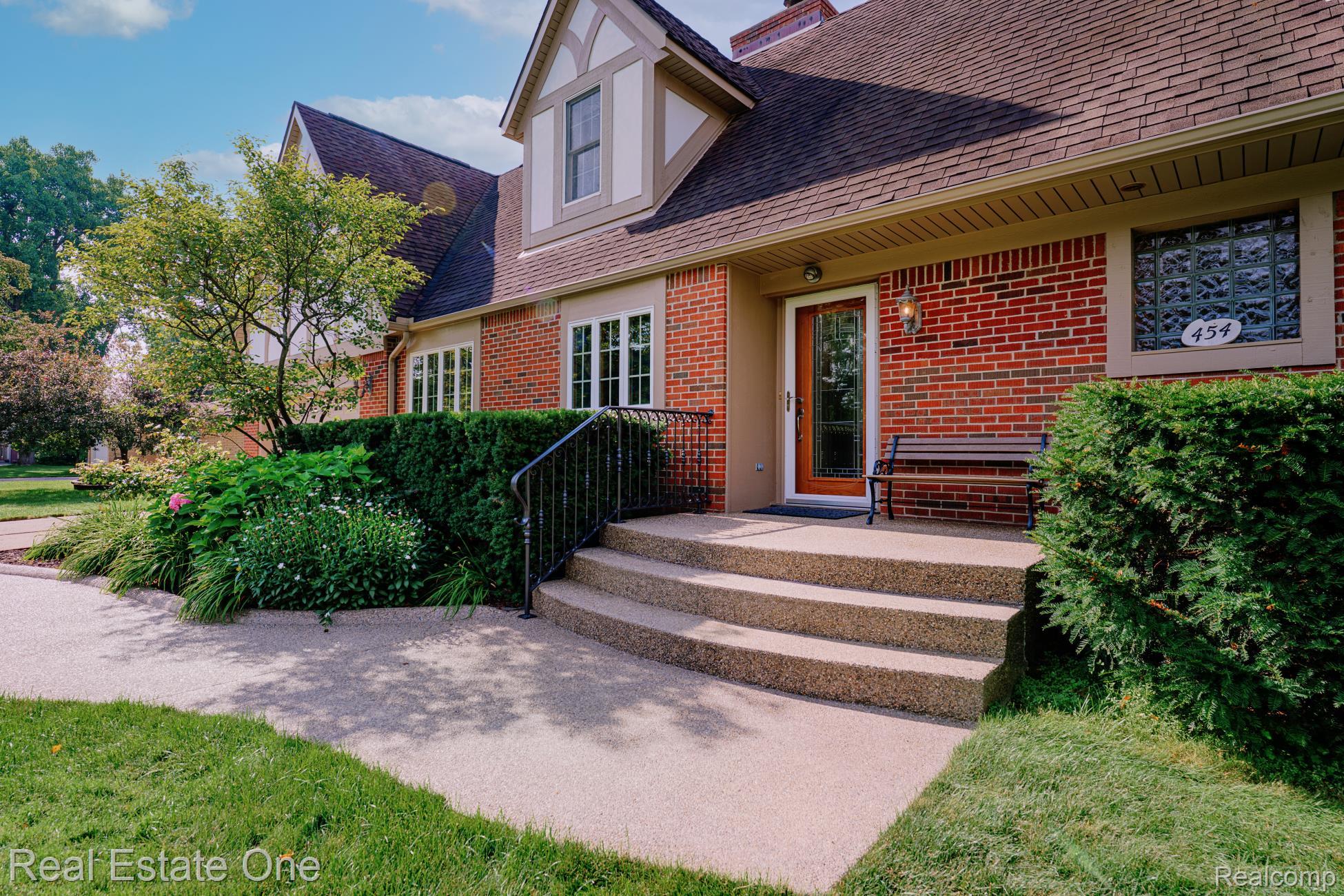 454 Lesdale Drive
