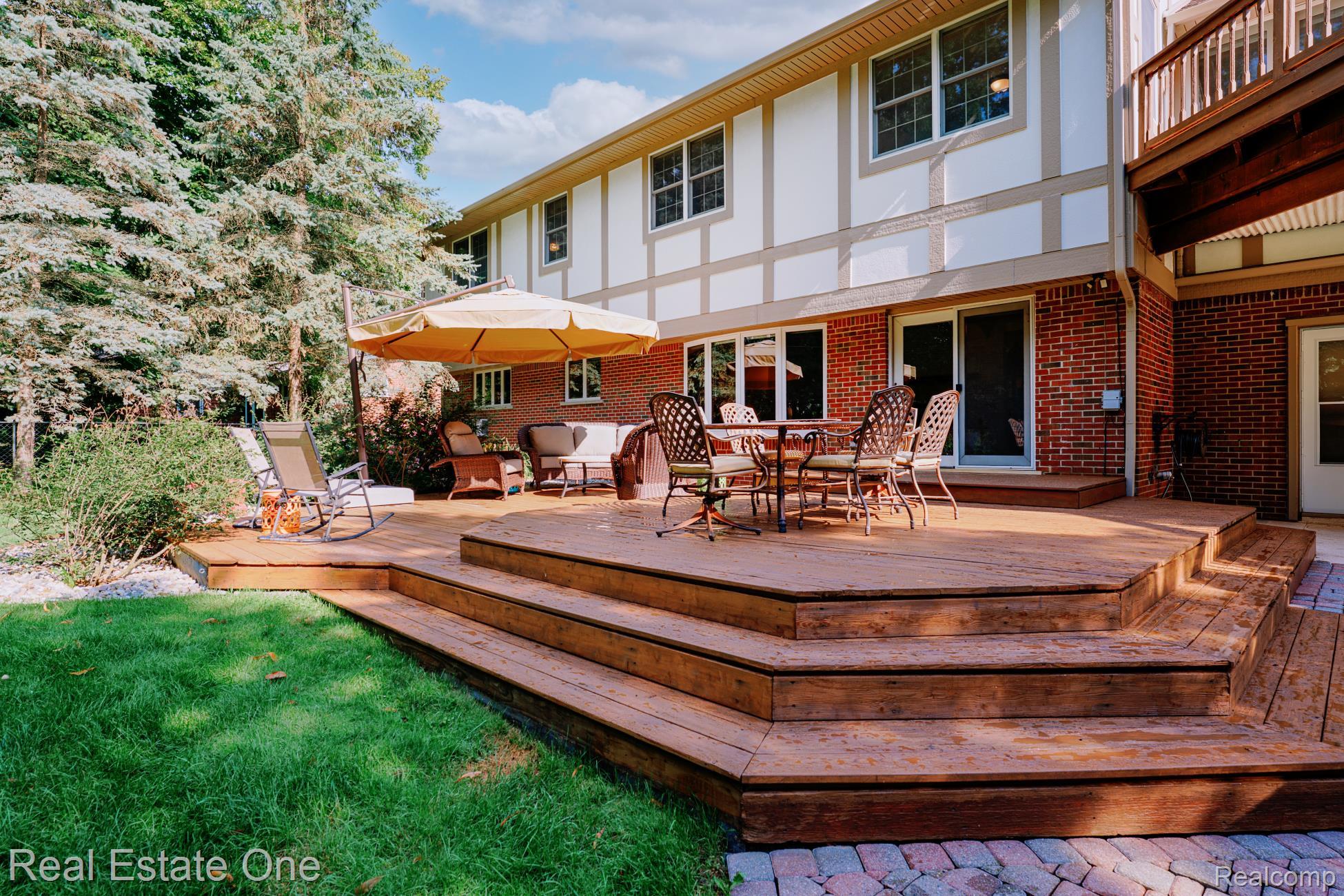 454 Lesdale Drive