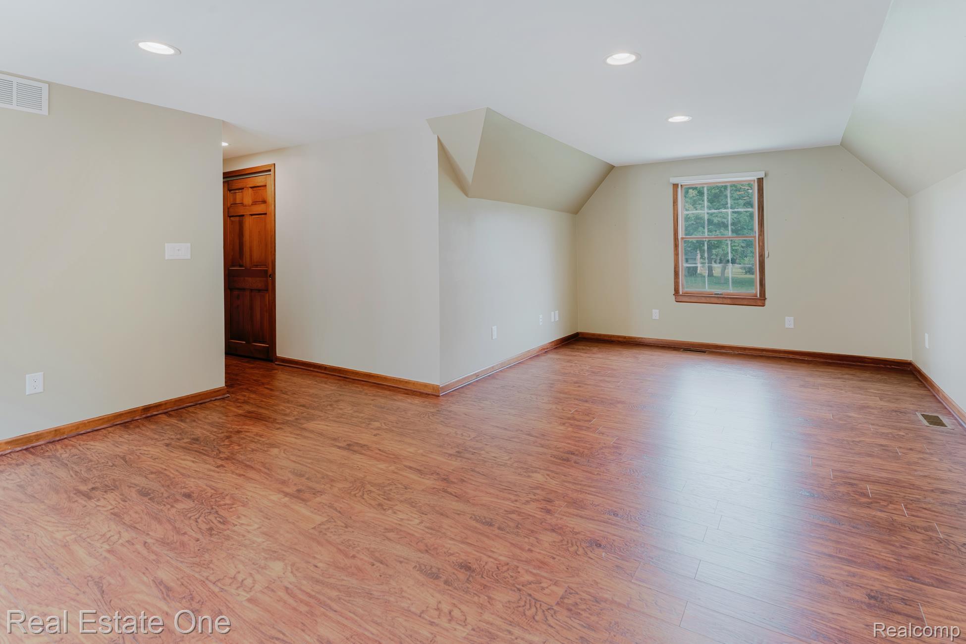 454 Lesdale Drive
