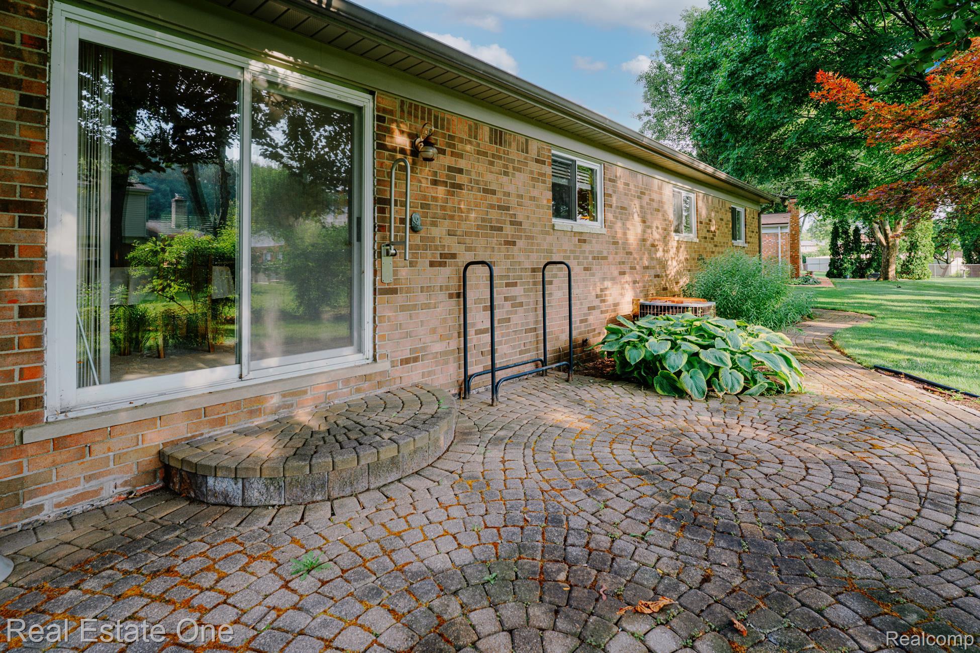 5552 Larkins Drive