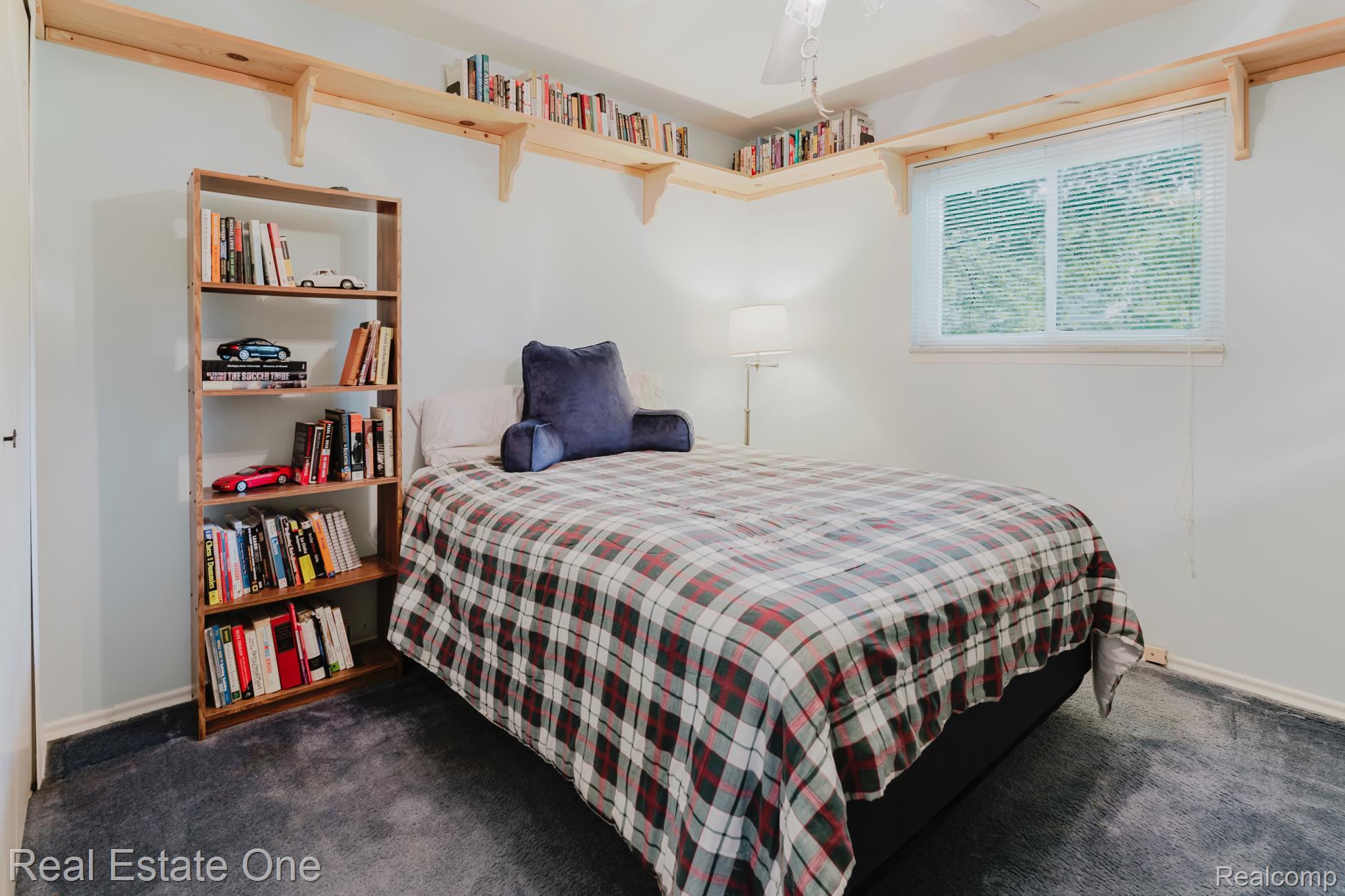 5552 Larkins Drive