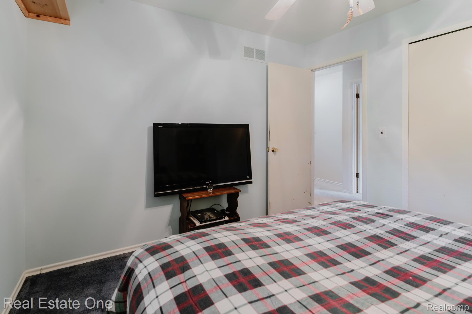 5552 Larkins Drive