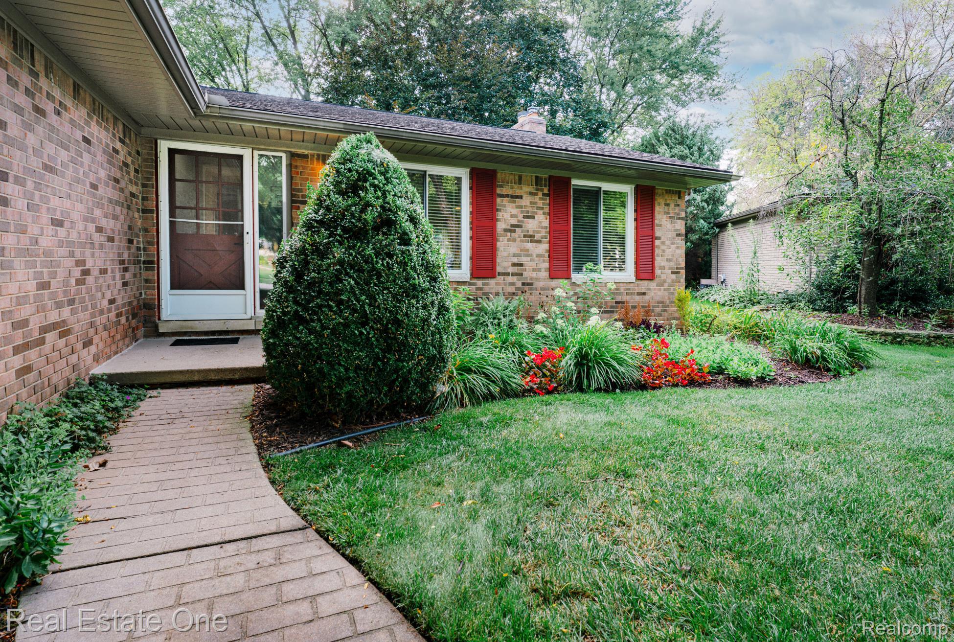 5552 Larkins Drive