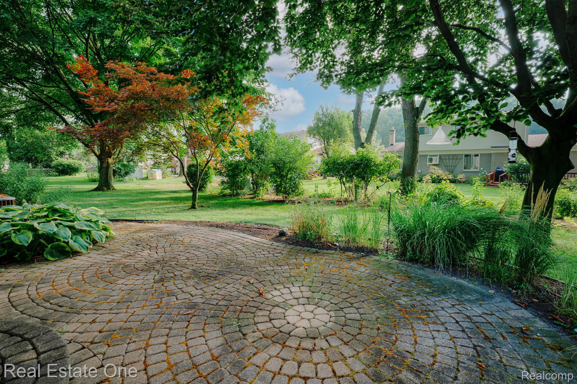 5552 Larkins Drive