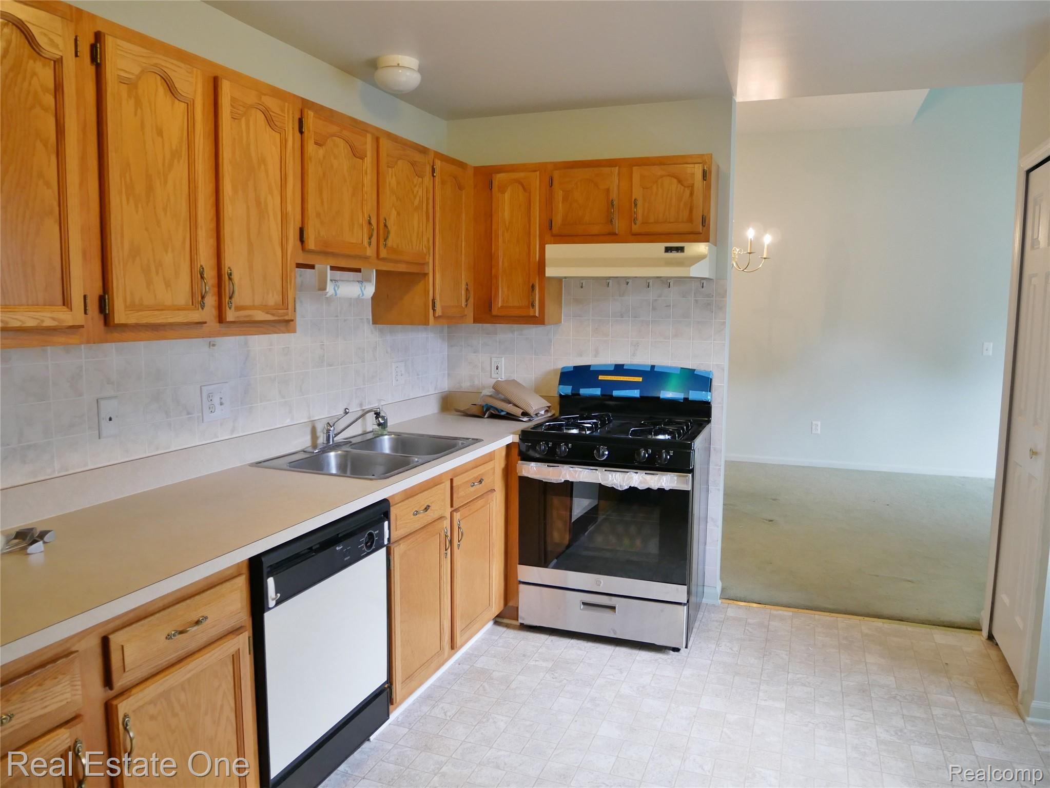 5499 Seabreeze Lane