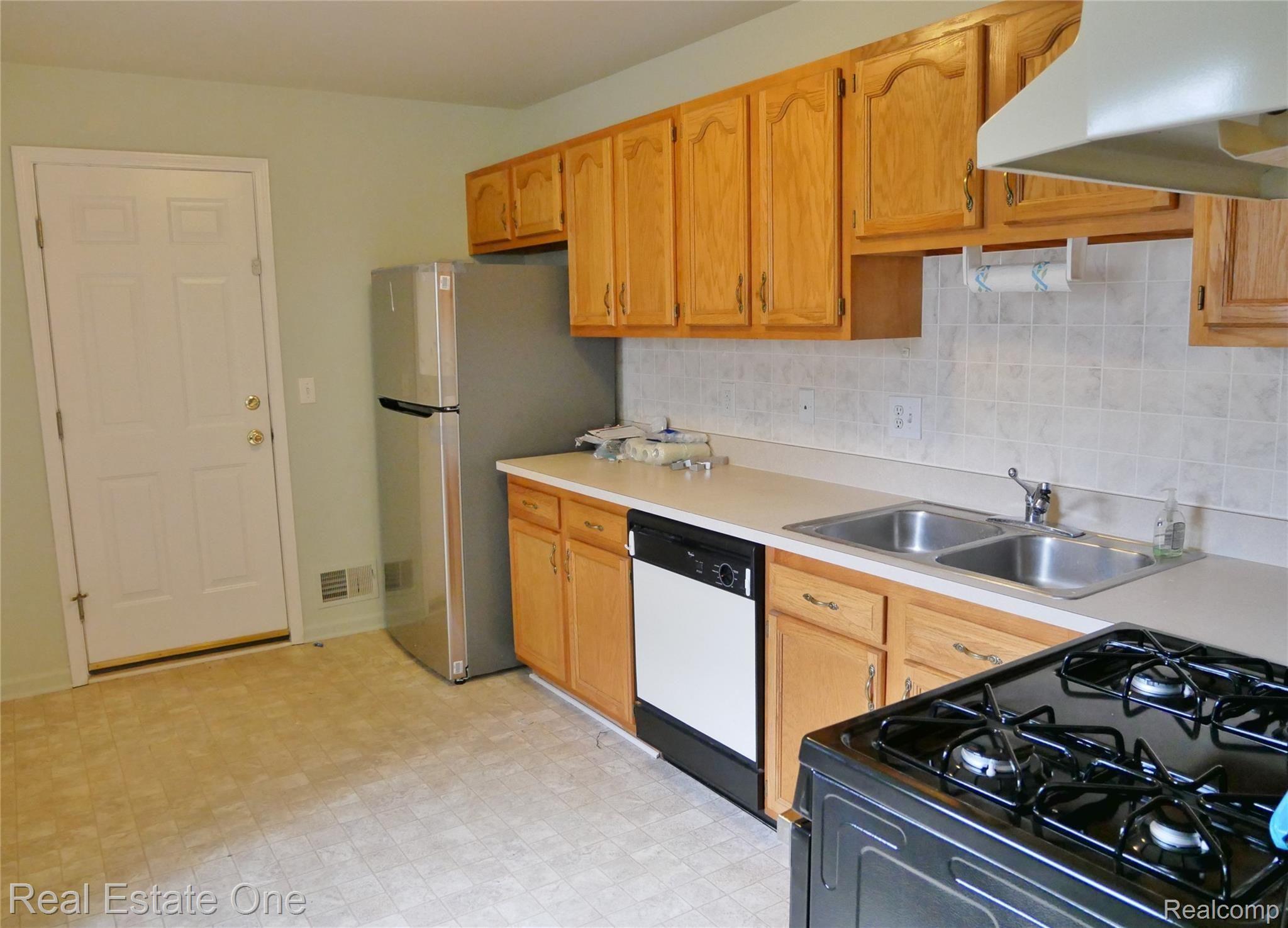 5499 Seabreeze Lane