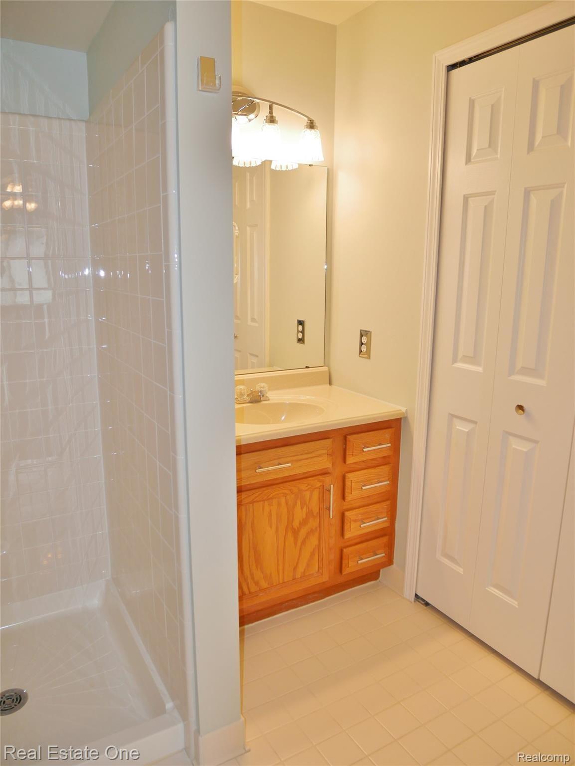 5499 Seabreeze Lane
