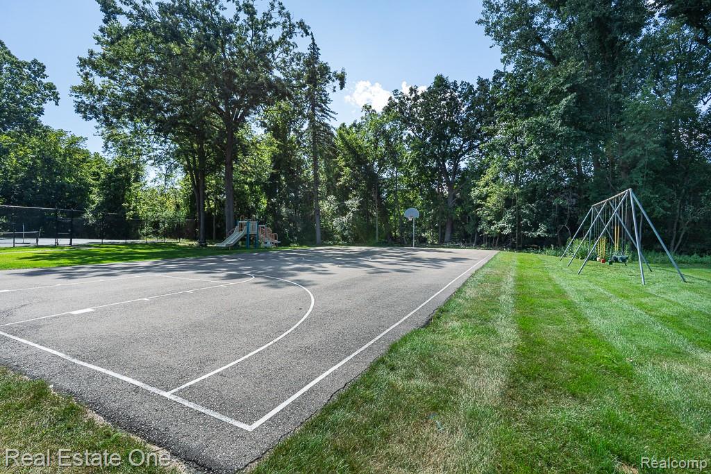 1312 Brook Lane