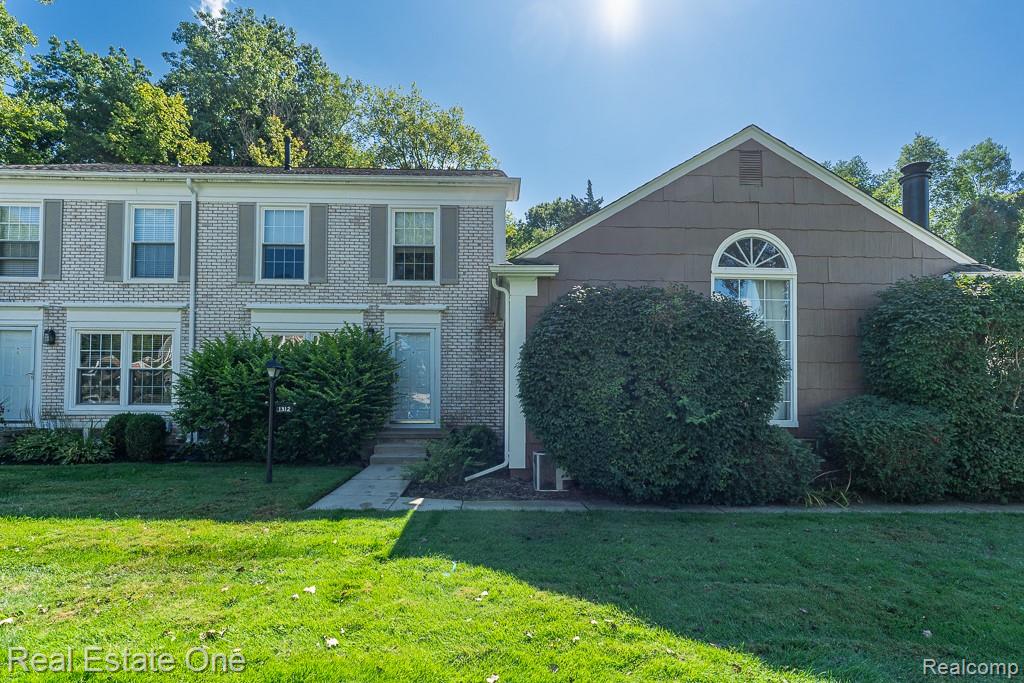 1312 Brook Lane