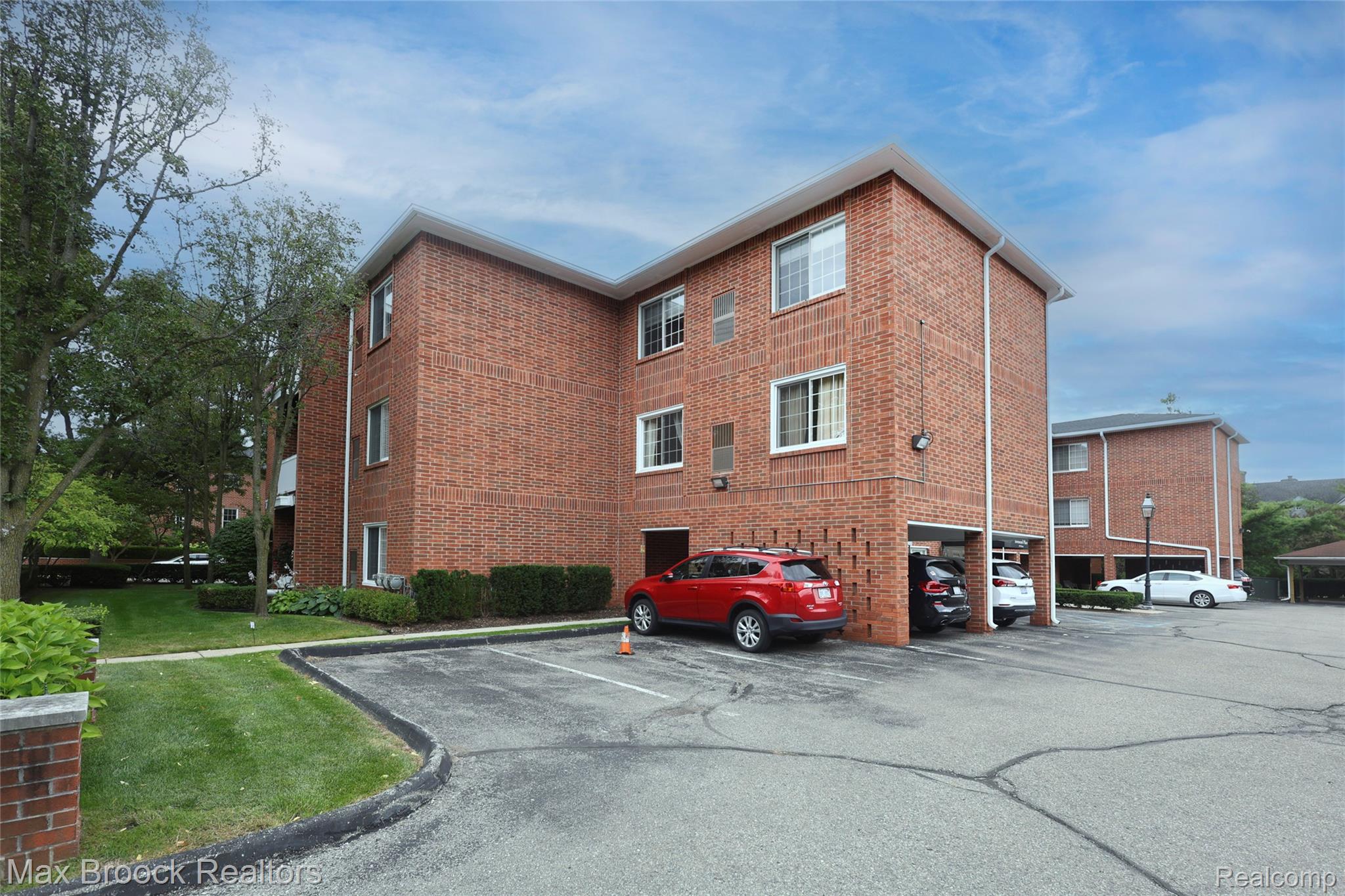 444 Chester Street S Unit: 413