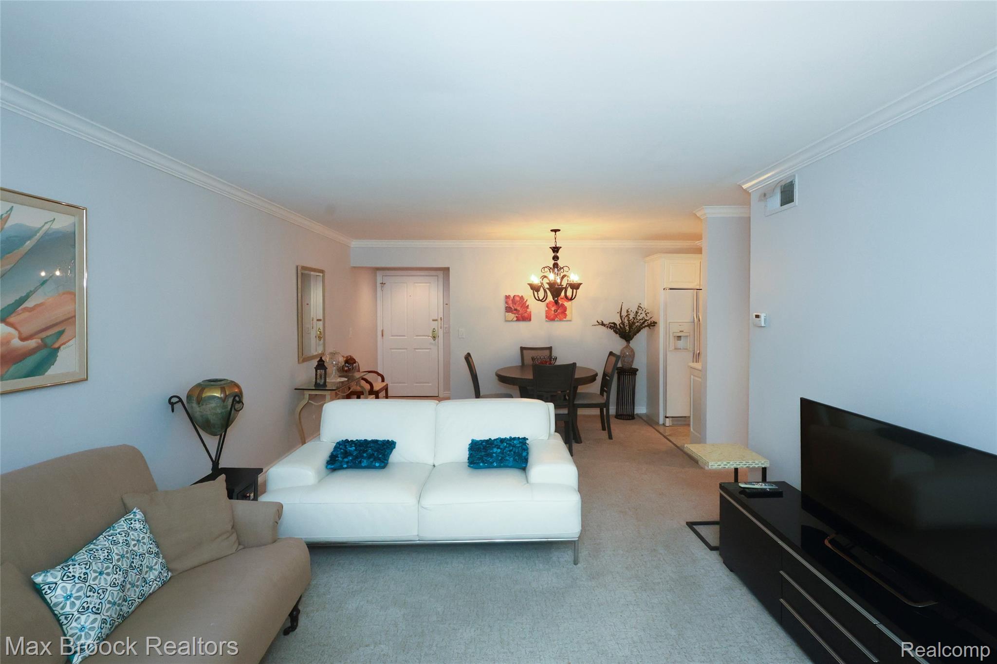 444 Chester Street S Unit: 413