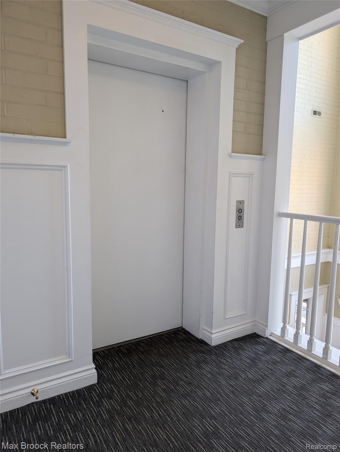 444 Chester Street S Unit: 413