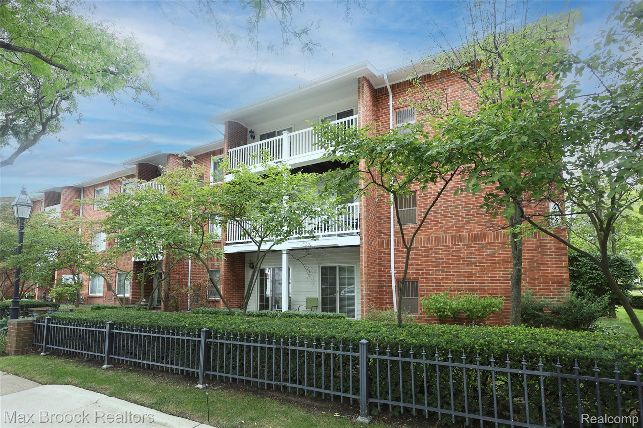 444 Chester Street S Unit: 413
