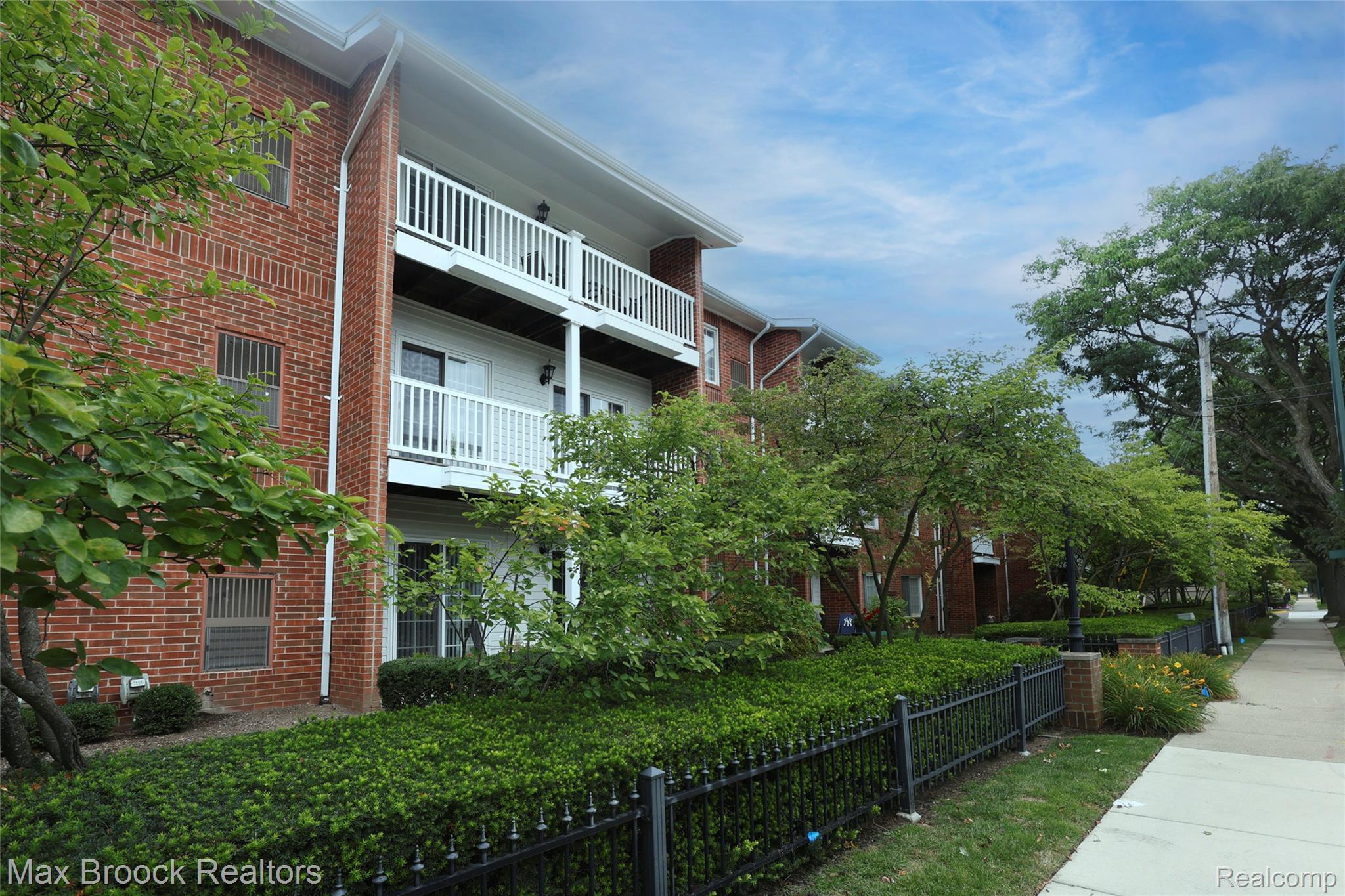 444 Chester Street S Unit: 413