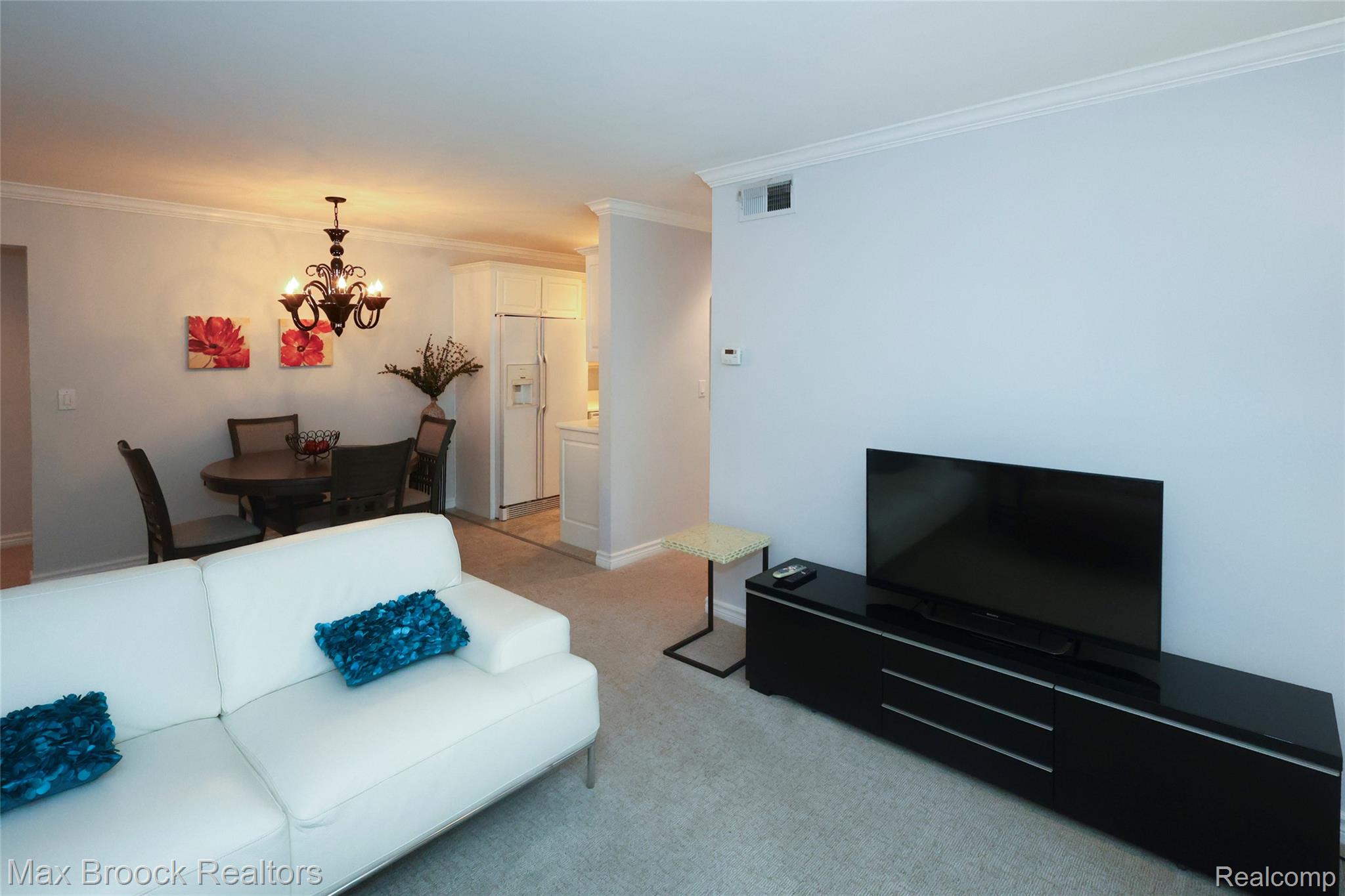 444 Chester Street S Unit: 413
