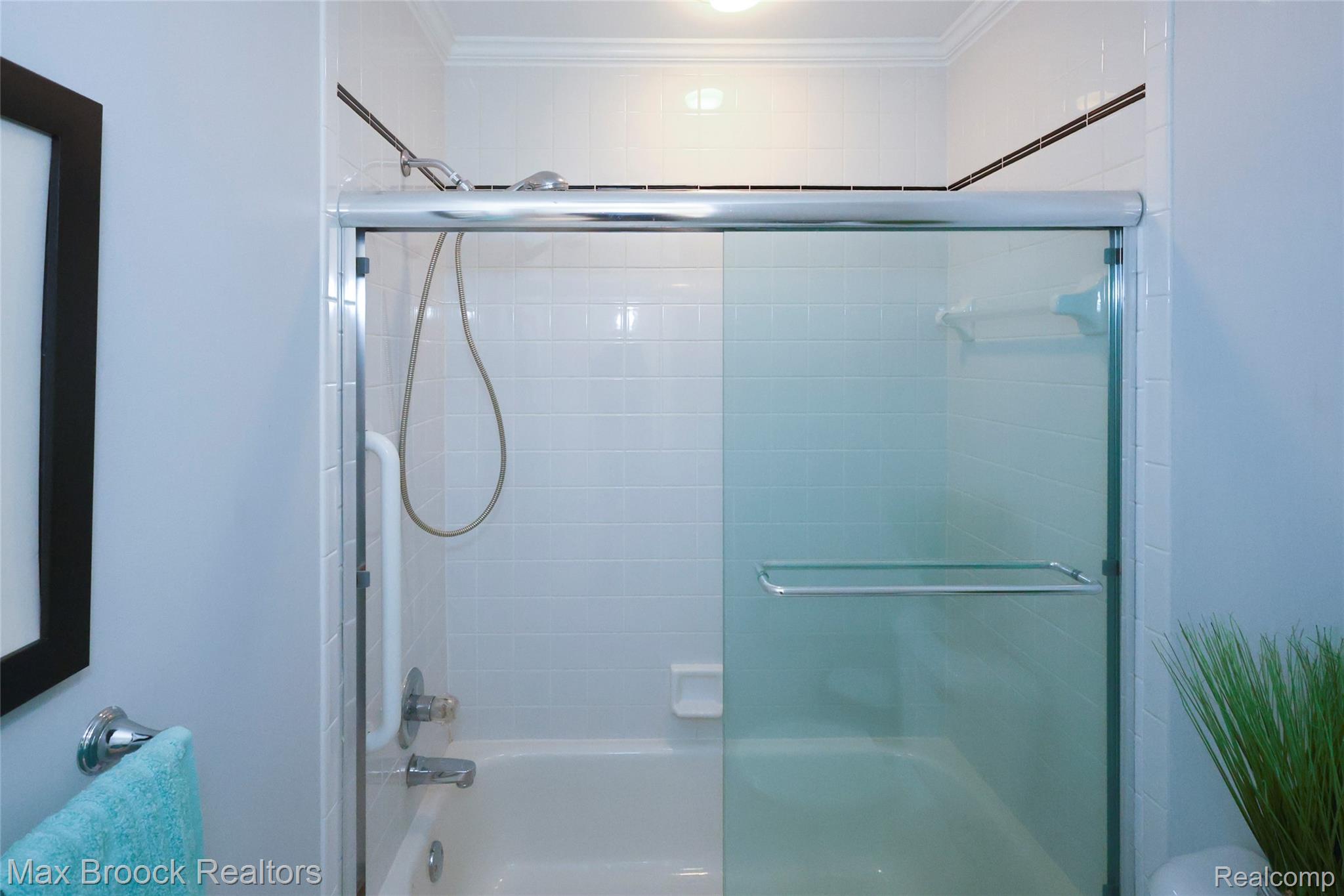 444 Chester Street S Unit: 413