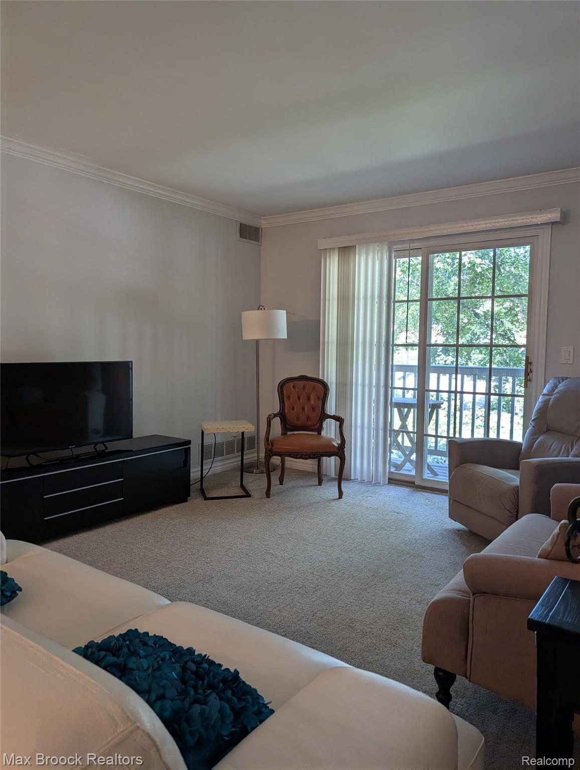 444 Chester Street S Unit: 413
