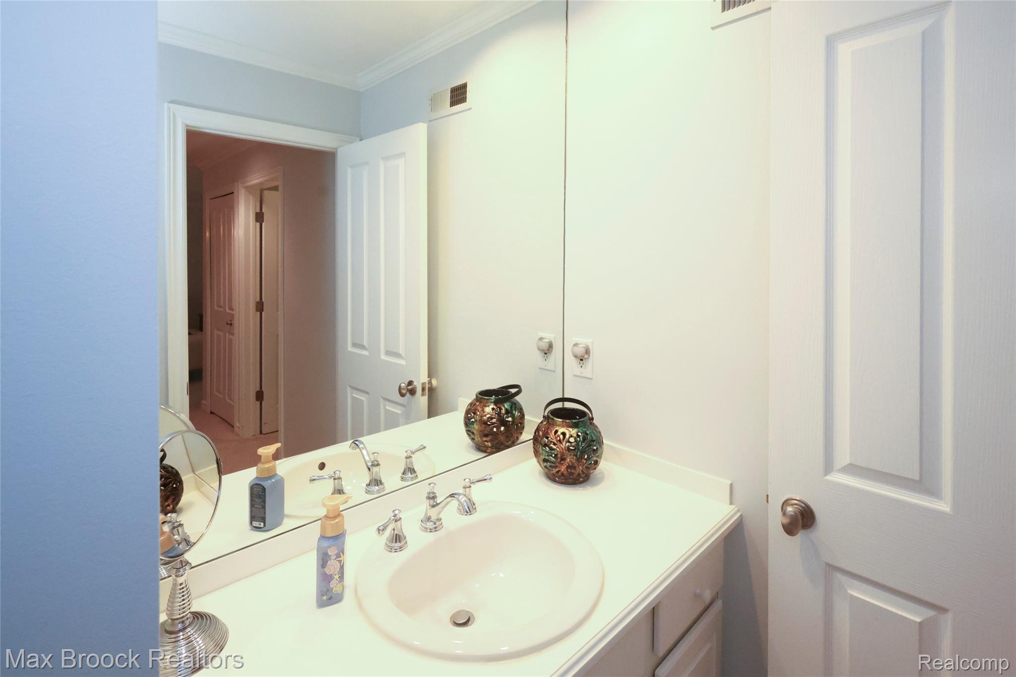444 Chester Street S Unit: 413
