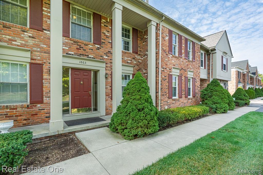 1665 Huntington Park Unit: E